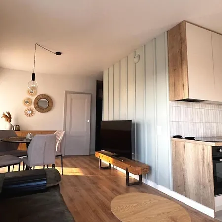 Modern Sunny Close To Cente *